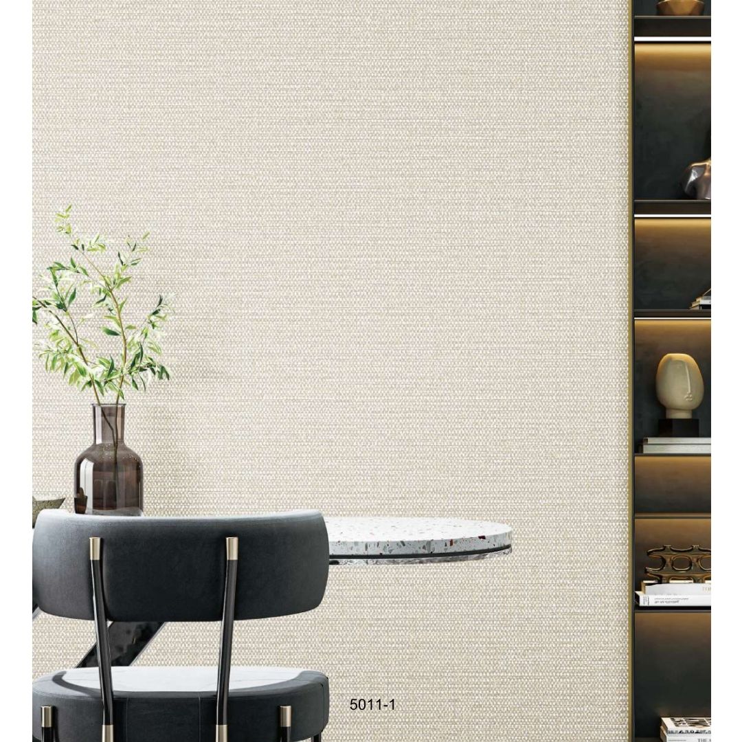 ورق جدران فاخر بتصميم عصري وأنيق اللون: بيج فاتح/سكري (Off-White Beige) بلمسة رملية